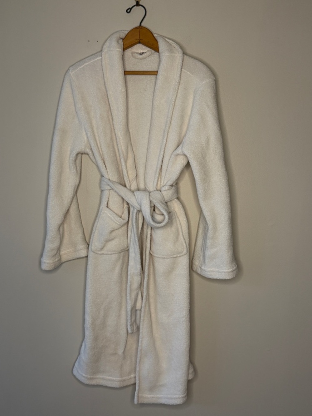 Ulta Beauty Plush White S/M Robe Label Visible